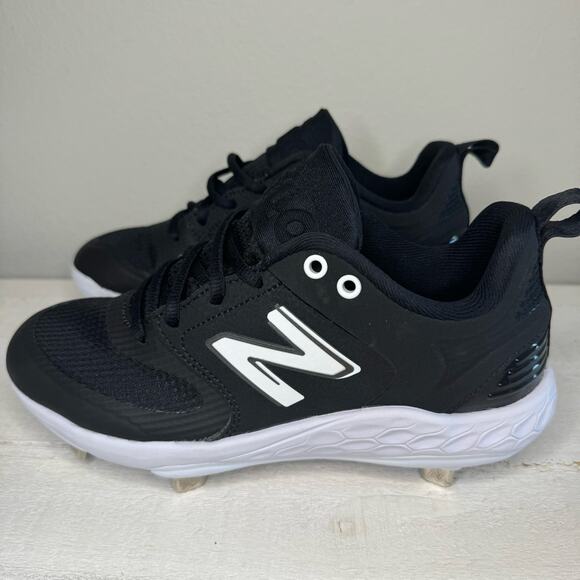 NWOT New Balance Fresh Foam Velo V3 Softball Cleats Women Size 6 - Picture 7 of 12